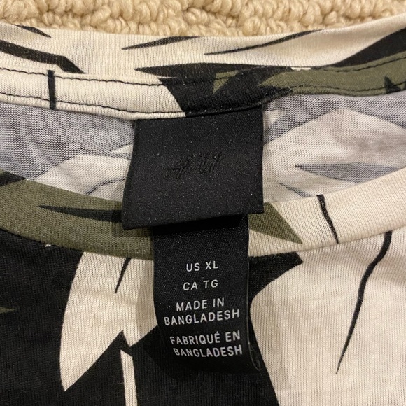 H&M Men’s Tropical T-shirt - Picture 2 of 2